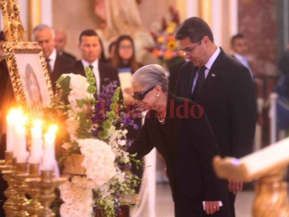 Juan Orlando se quiebra al dedicar palabras a su hermana Hilda Hernández: 'Gracias Hilda, gracias por todo lo que hiciste'