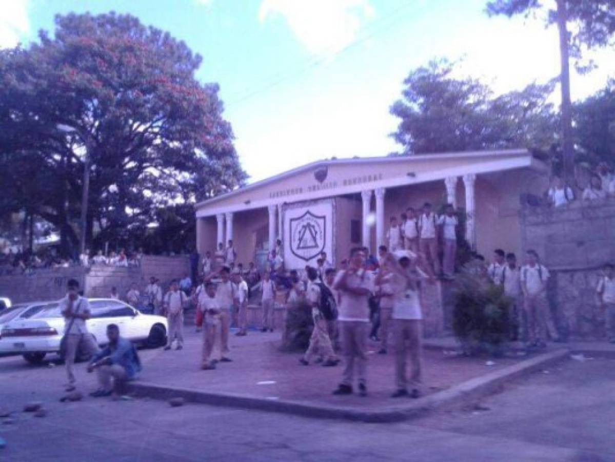 Alumnos se toman Instituto Técnico Honduras