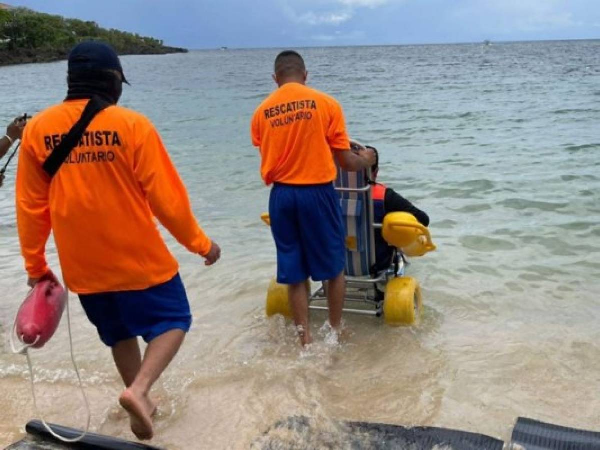 Con el apoyo de Loto, Roatán inaugura playa inclusiva