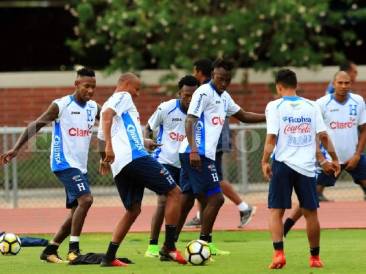 La Selección de Honduras realiza trabajos de calentamiento en Phoenix, Arizona. (Foto: Ronal Aceituno/Grupo Opsa).