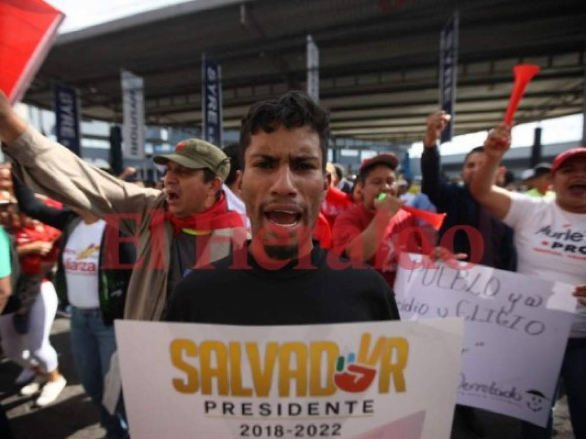 Honduras espera tensa resultados de comicios que dan ventaja a opositor