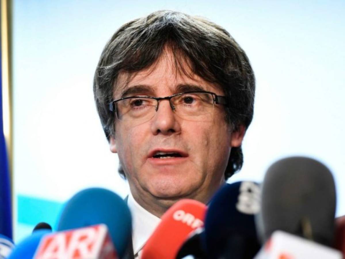 El cesado presidente catalán Carles Puigdemont estudia quedarse en Bruselas