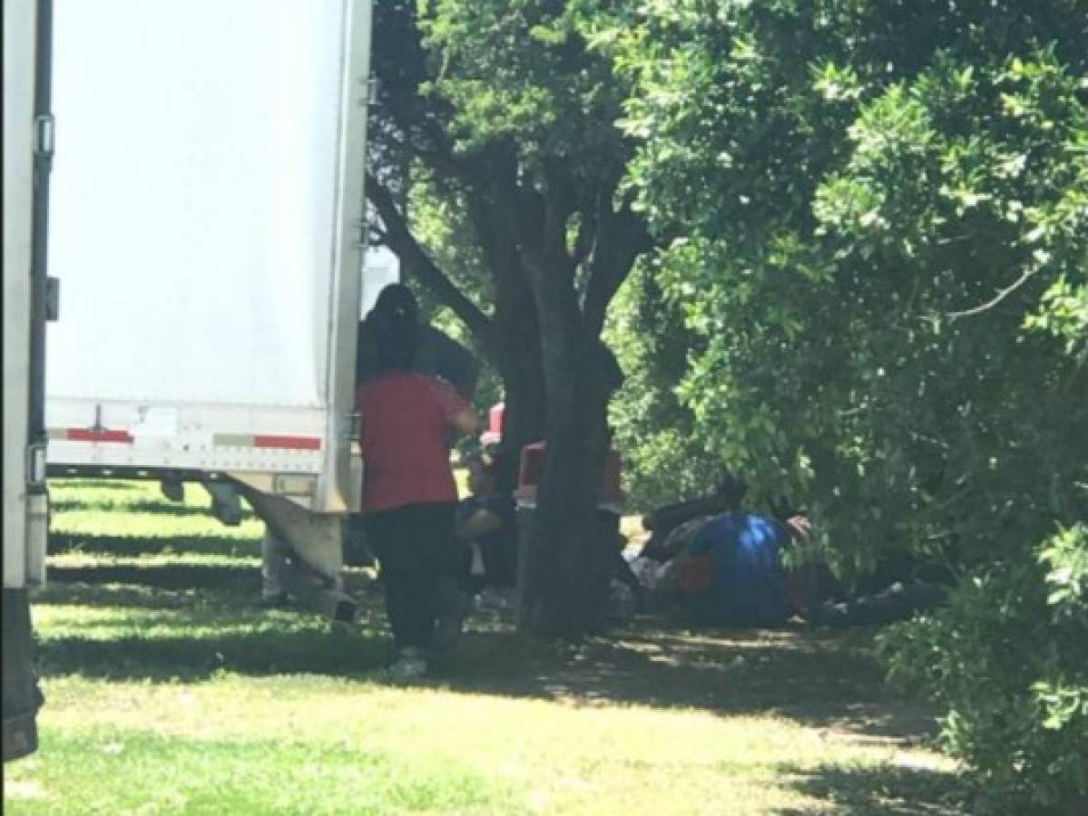 Encuentran a 17 inmigrantes encerrados en un camión en Texas