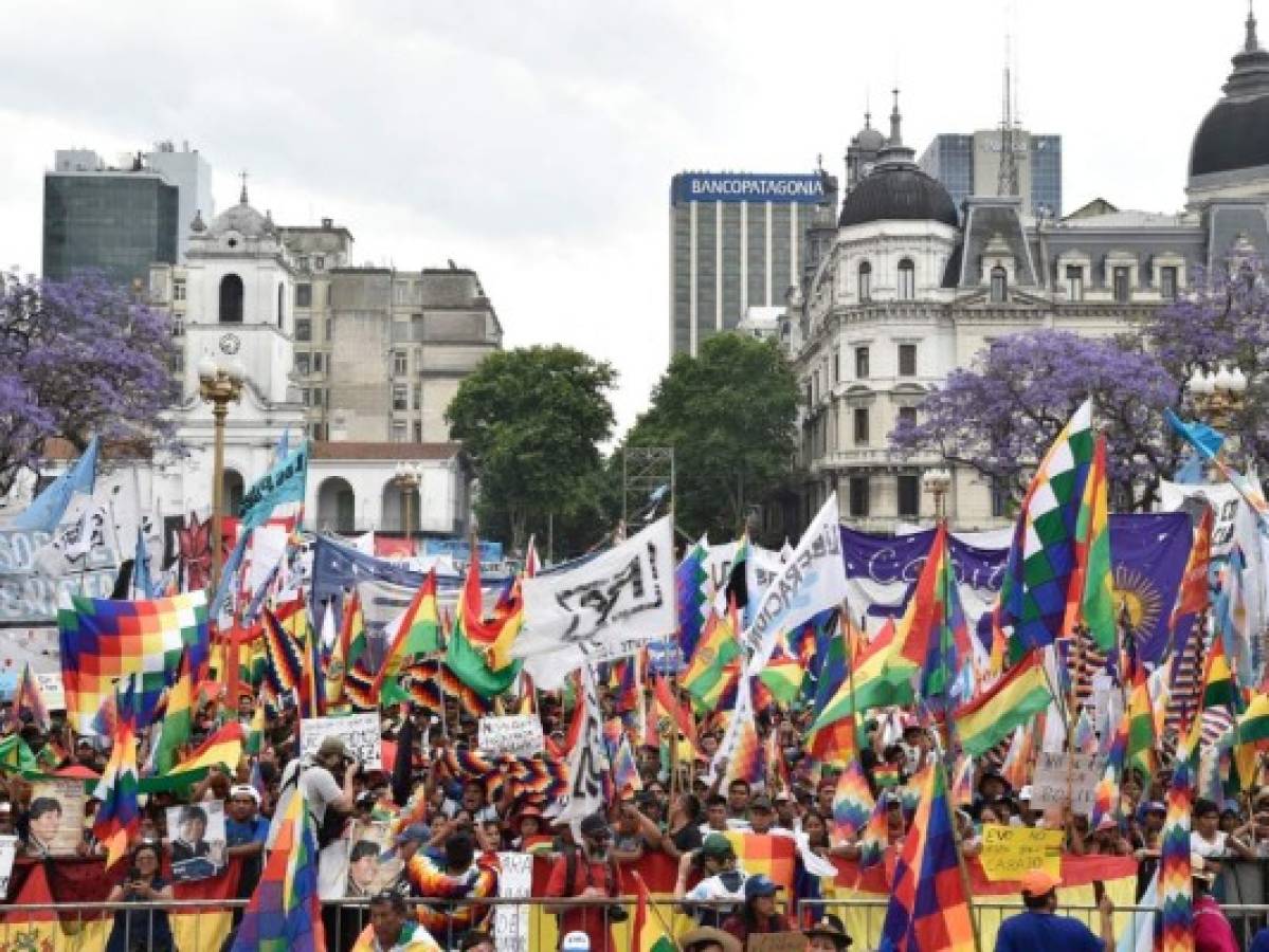 Argentinos y bolivianos se manifiestan a favor de Morales  