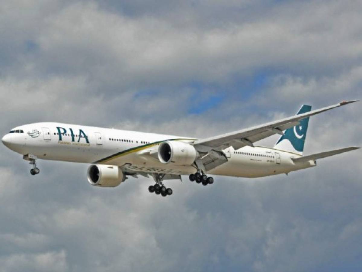 Avión paquistaní con unos 40 pasajeros a bordo 'desaparece' de los radares