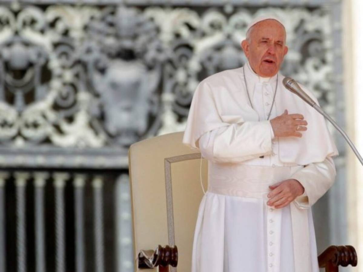 El papa Francisco aprueba ley que ordena a religiosos denunciar los abusos sexuales