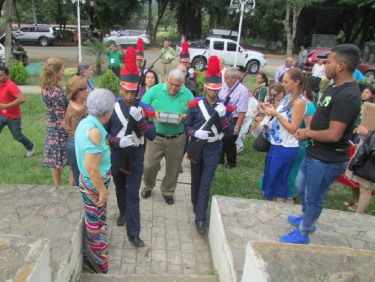 Depositan las cenizas del escultor Mario Zamora en Danlí