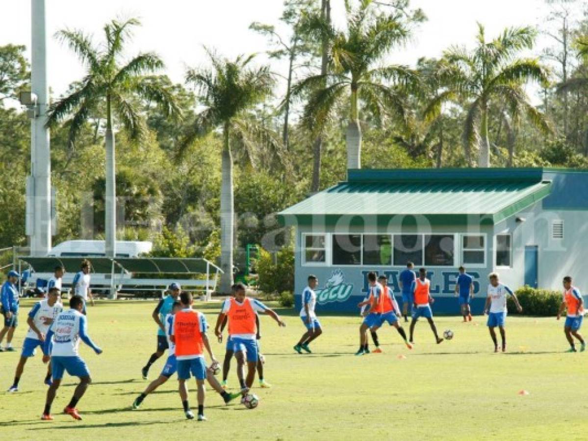 La Selección de Honduras se prepara en una mesa de billar previo al duelo ante Estados Unidos