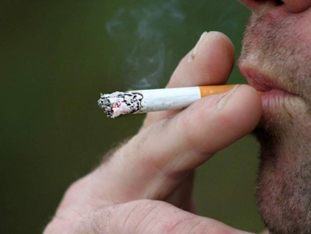 Fumar debilita un gen que protege las arterias, según estudio en EEUU