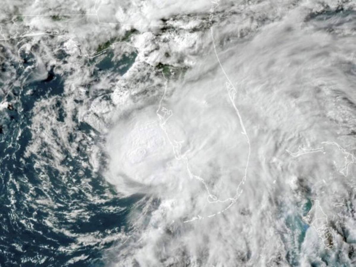 Huracán Felicia se convierte en huracán categoría 4