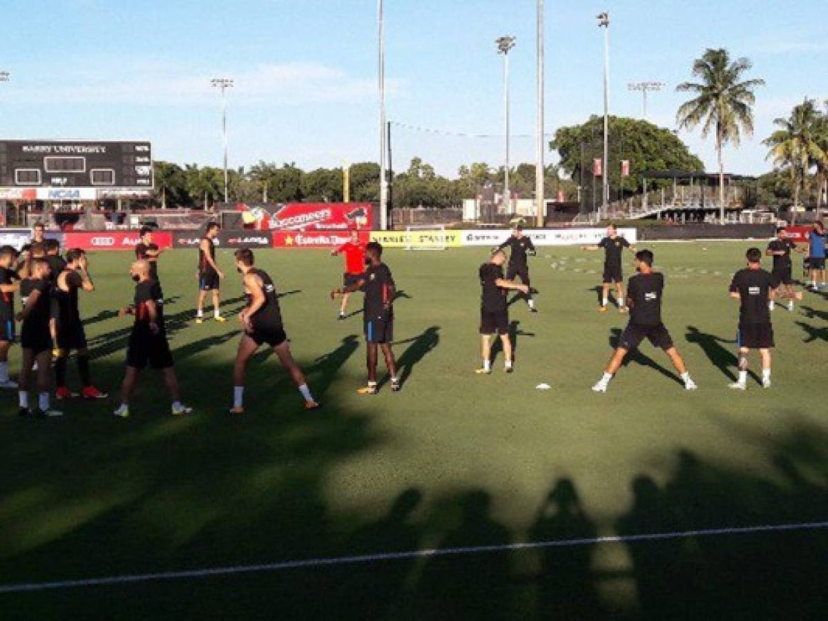 Barcelona aterrizó en Miami pensando en el clásico ante Real Madrid