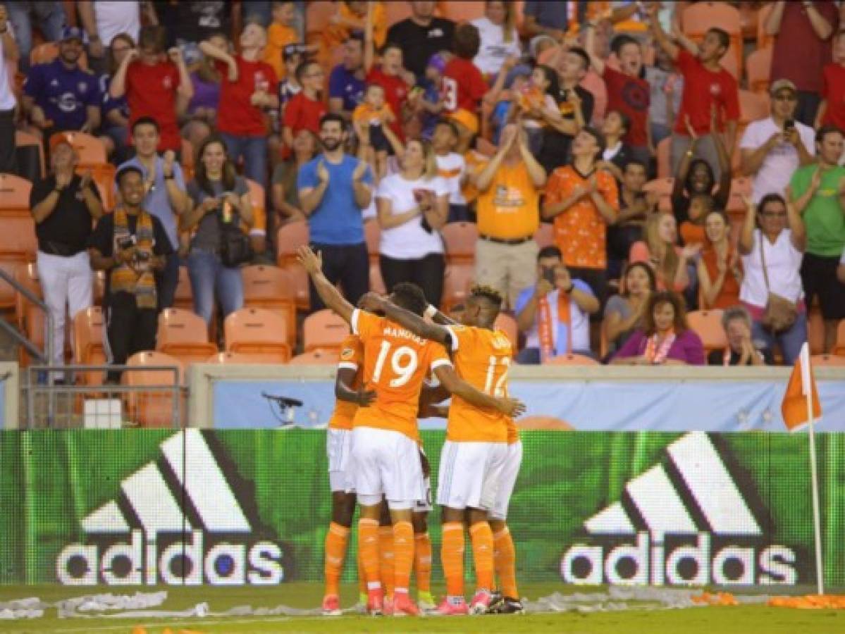 ¡Golazo! Alberth Elis anota con el Houston Dynamo en el duelo ante el equipo del brasileño Kaká