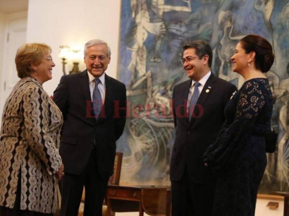 Hernández y Bachelet dialogaron amenamente previo a toma de posesión de Sebastián Piñera