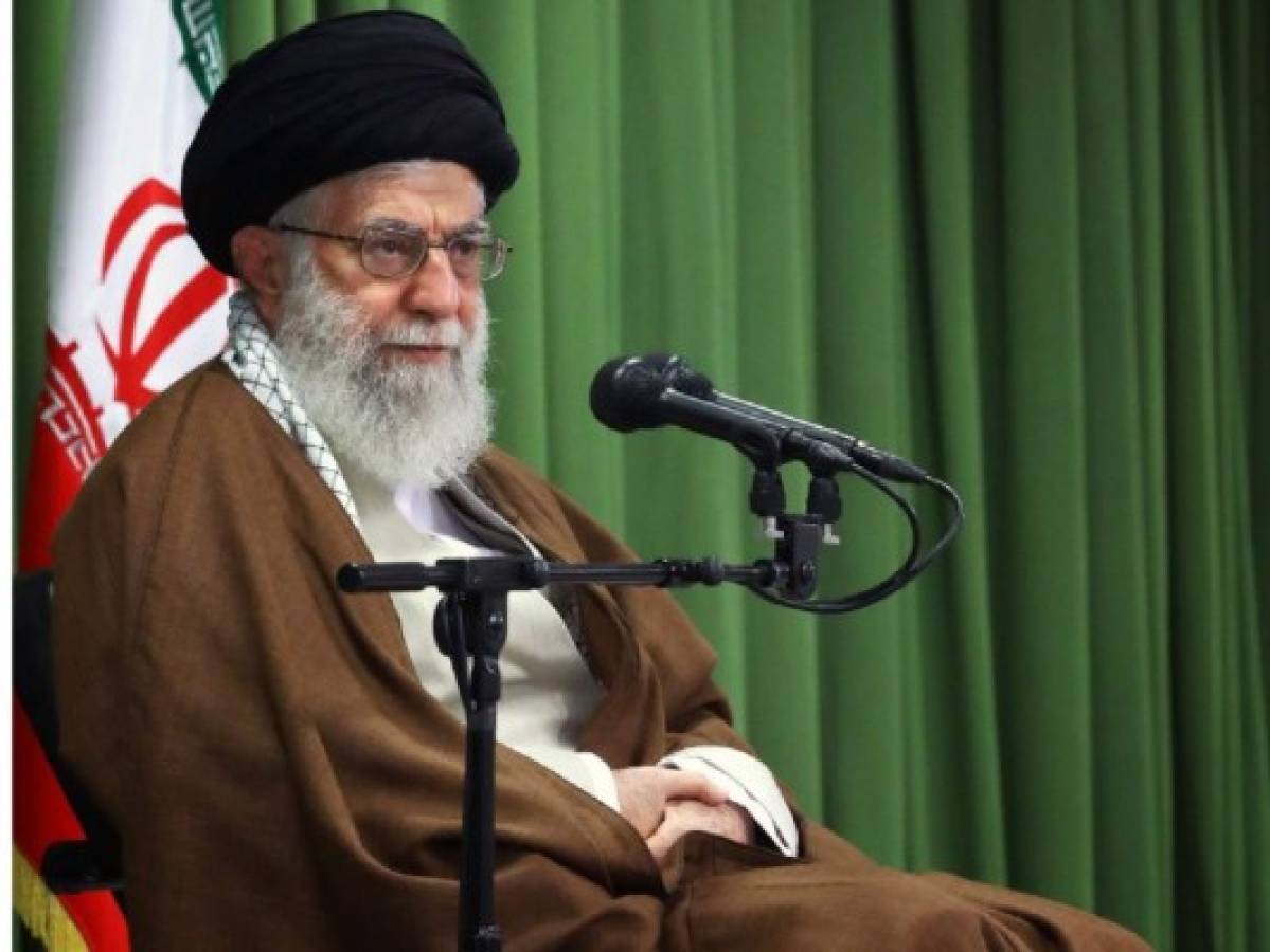 El líder supremo de Irán denuncia las 'sandeces' y ataques de Trump contra Teherán
