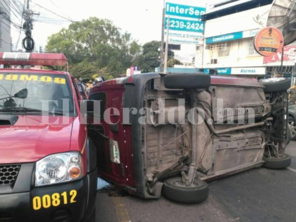 Accidente de tránsito frente al Tribunal Supremo Electoral (TSE); no hay lesionados
