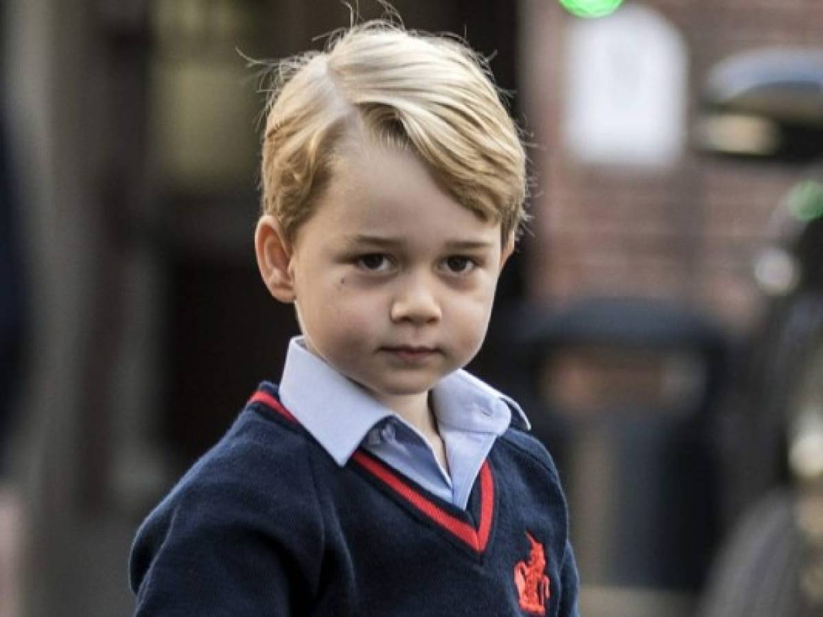 La polémica foto del príncipe George que causa indignación en Reino Unido