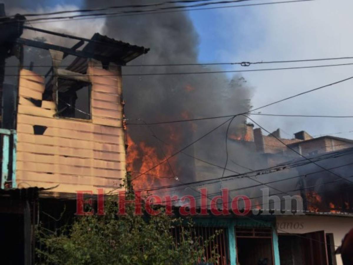 Cortocircuito provocó incendio en cuatro viviendas en Bella Vista