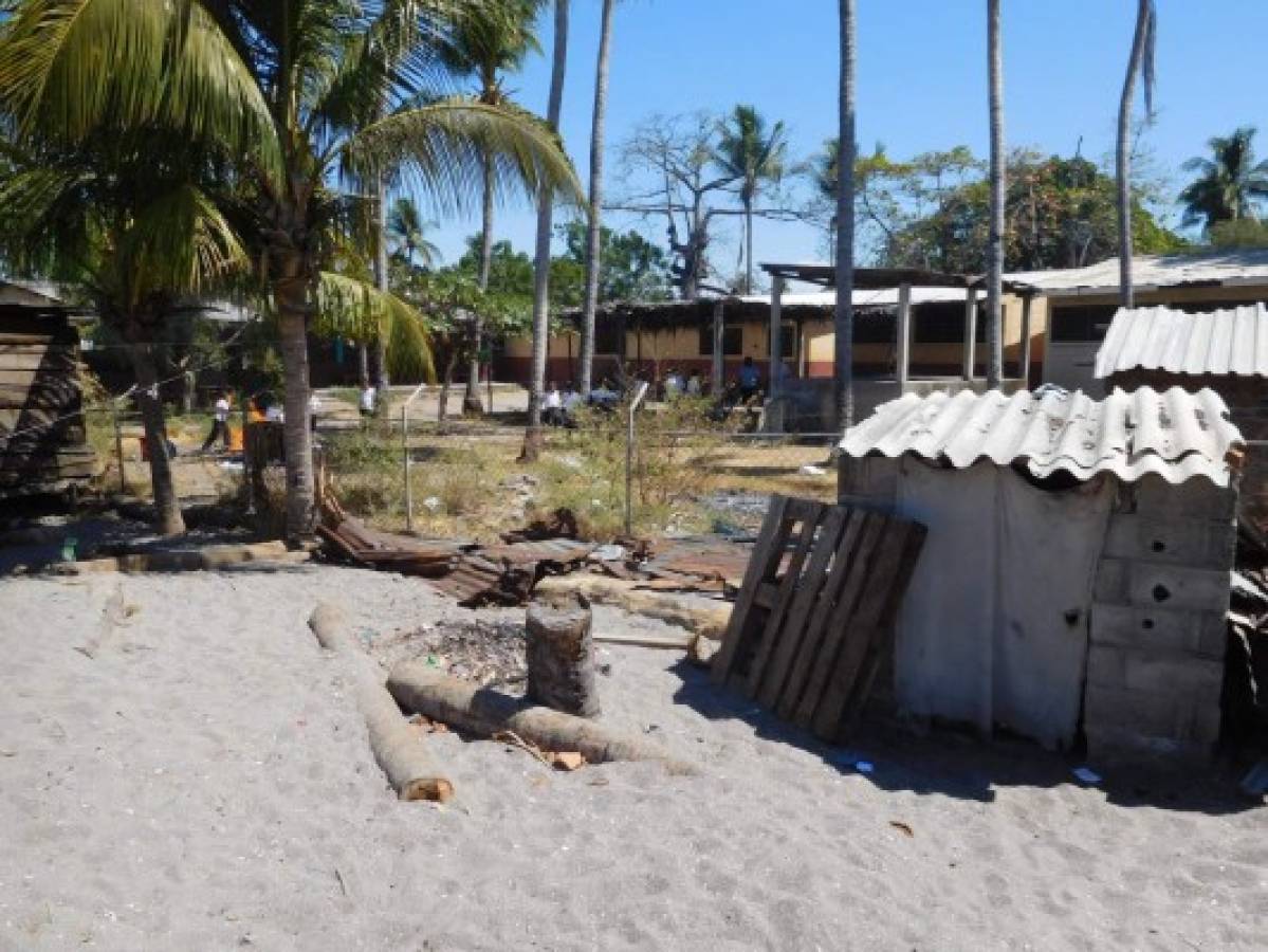 En condiciones insalubres reciben clases niños de Cedeño