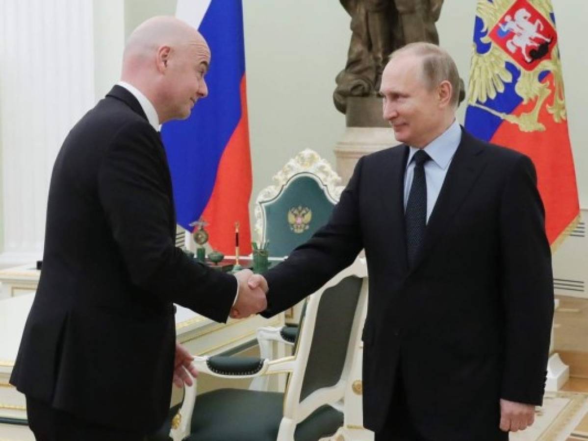 Vladimir Putin y presidente de la FIFA discuten preparativos del Mundial Rusia 2018