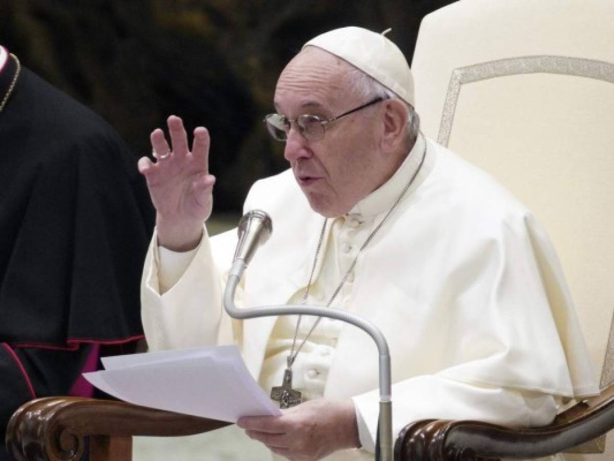 Papa Francisco a padres de familia: está bien discutir, pero no frente a niños