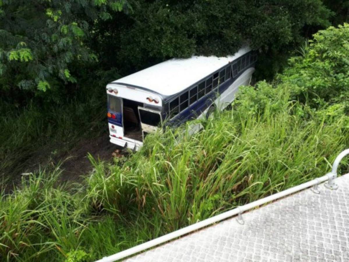 Cuatro heridos deja accidente de bus en Quimistán, Santa Bárbara