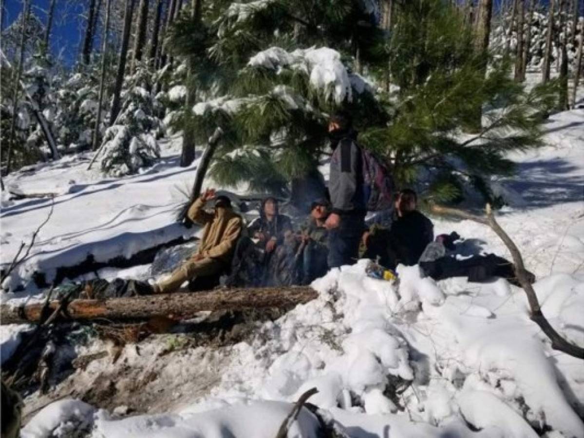 Rescatan a tres hondureños de morir congelados en montaña de Arizona