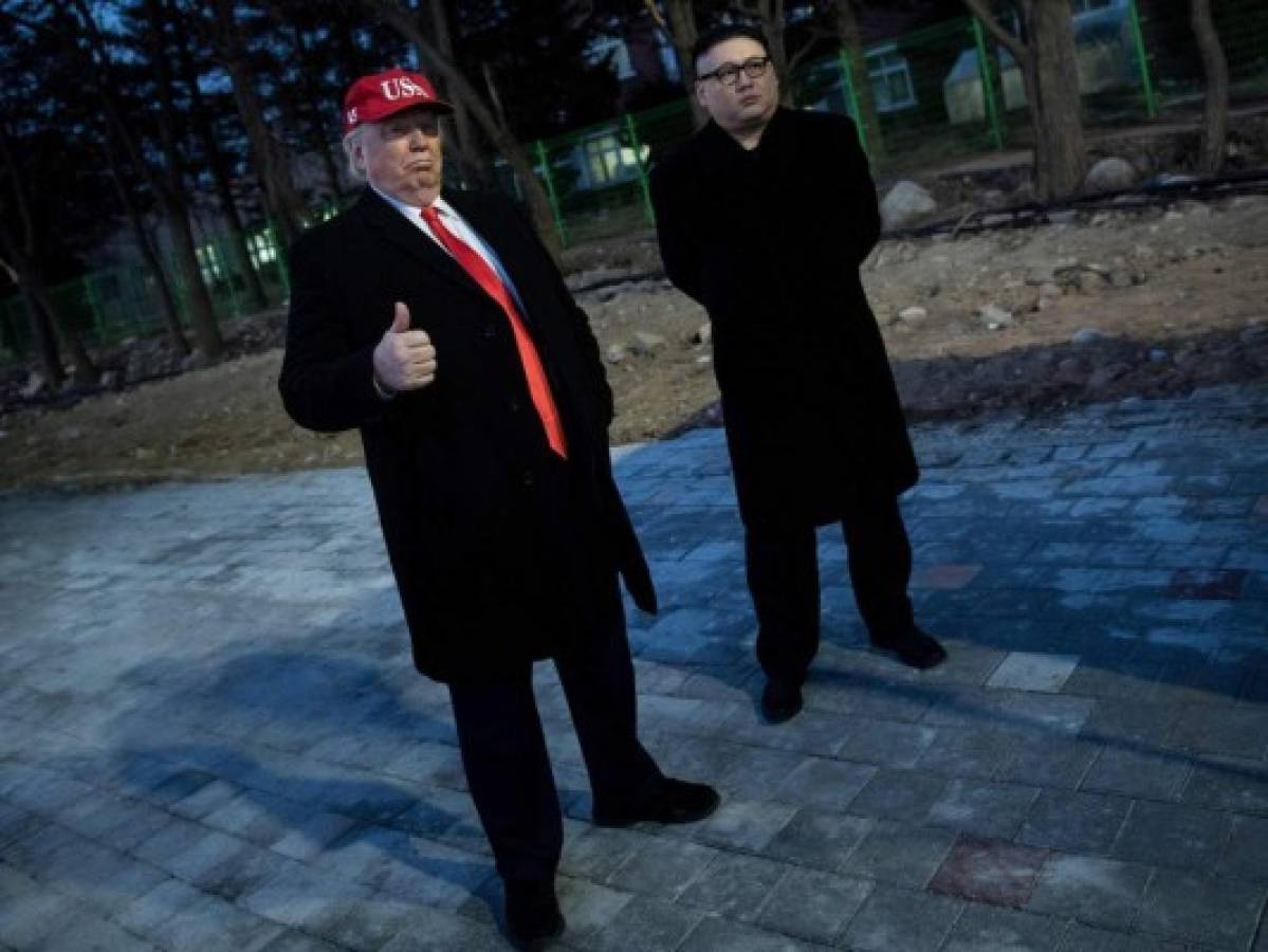 Dobles de Donald Trump y Kim Jong Un son expulsados del estadio olímpico