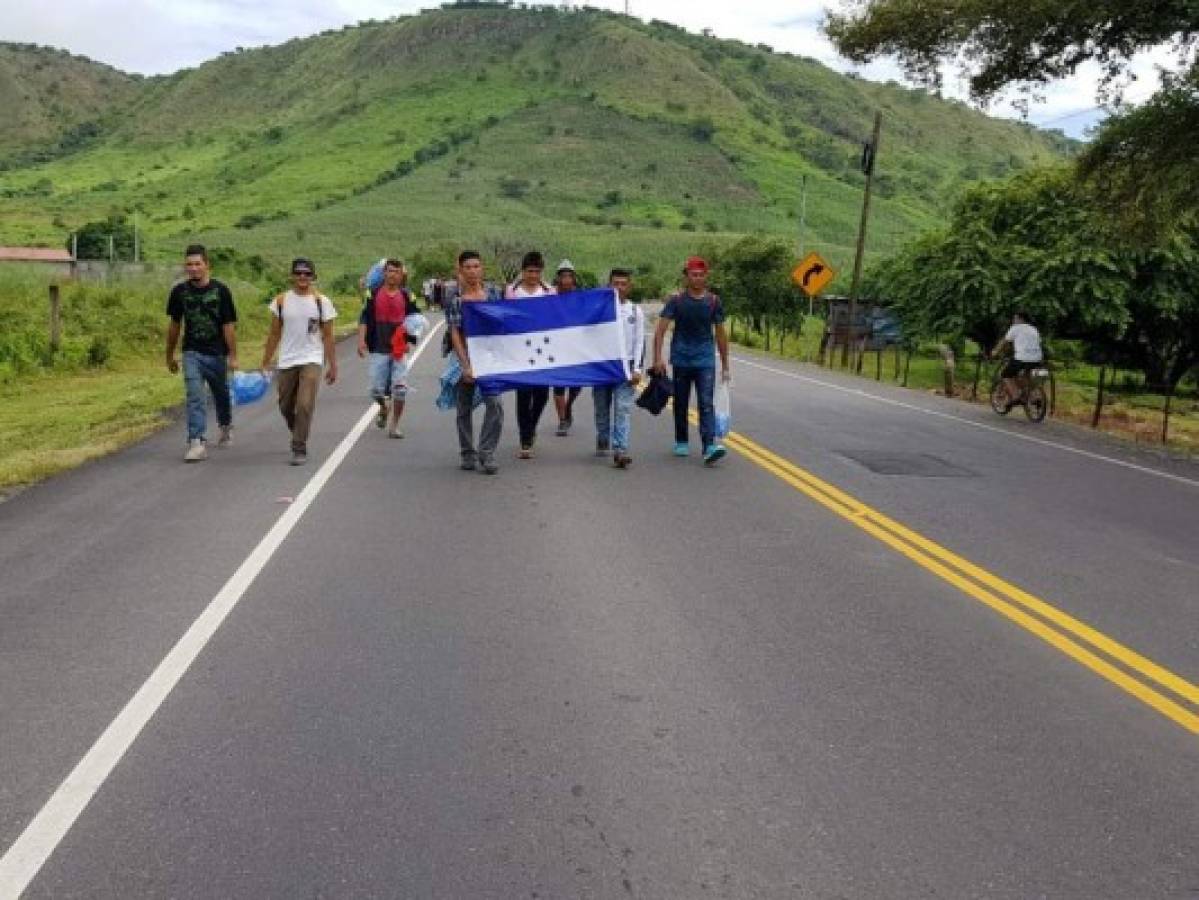 Nuevo grupo de hondureños sale de la zona sur para unirse a caravana migrante