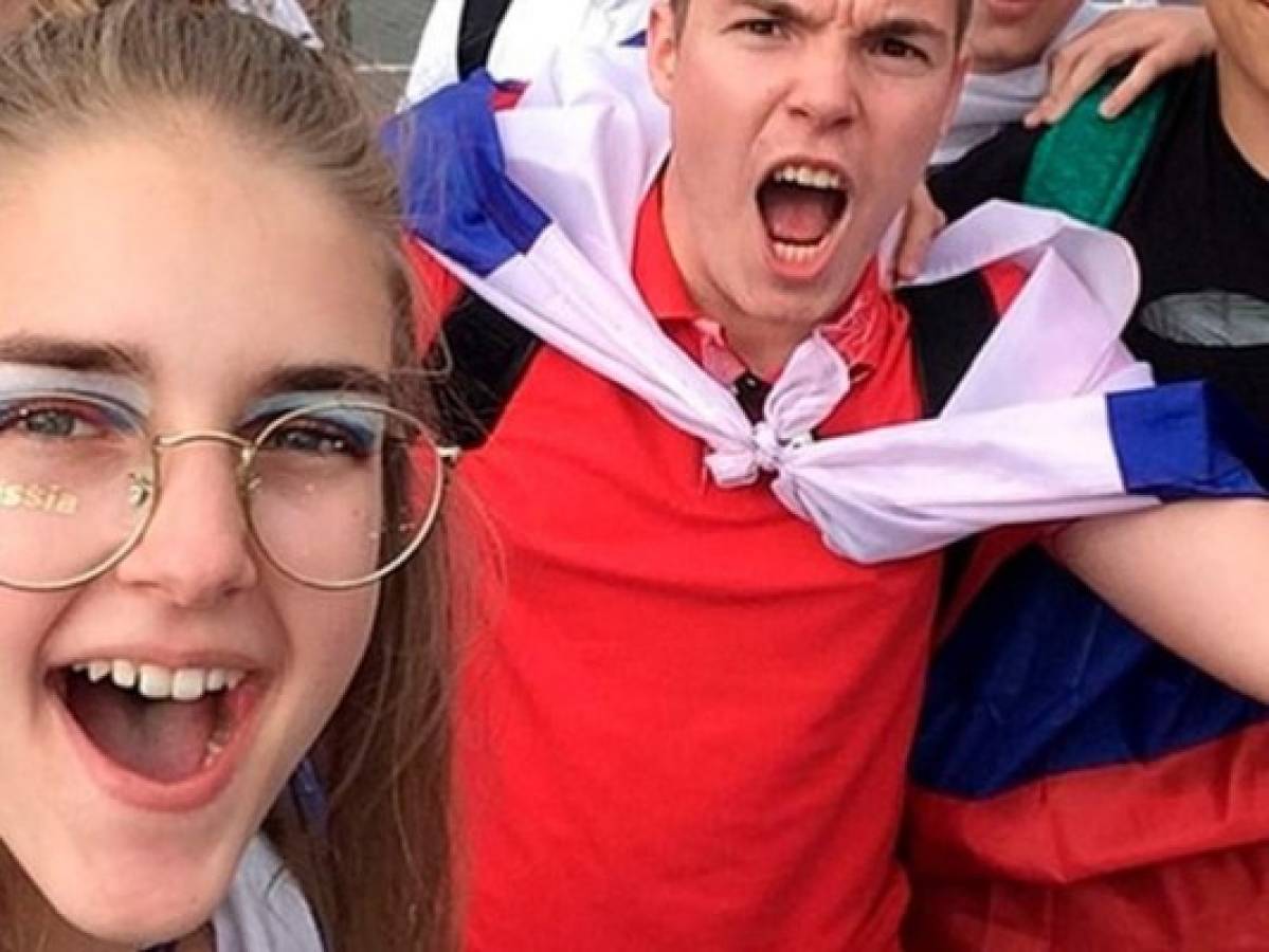Joven rusa que sufrió broma sexista de un hincha envía mensaje a Argentina