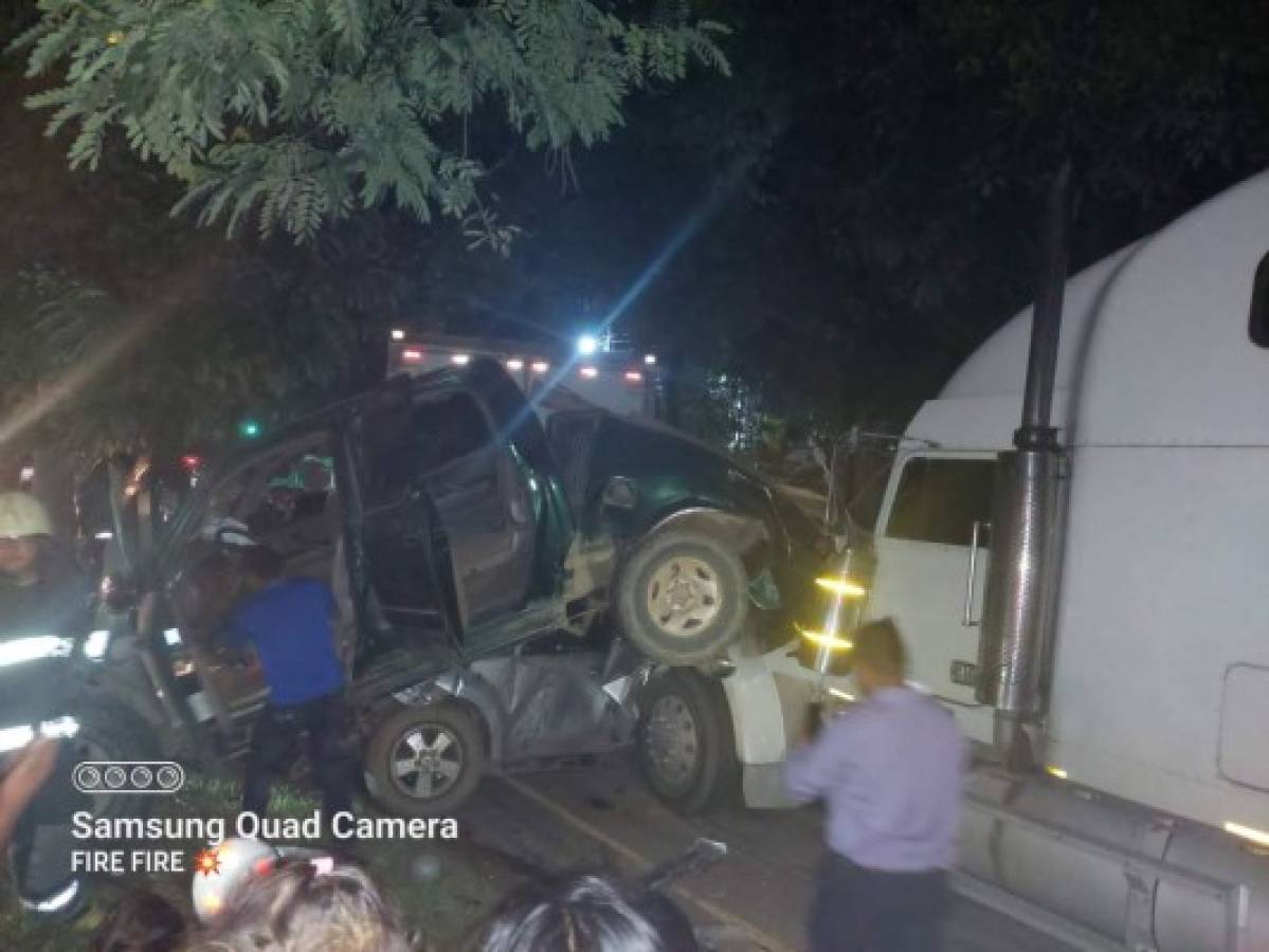 Brutal accidente deja varios heridos y unos ocho vehículos destruidos en Villanueva, Cortés