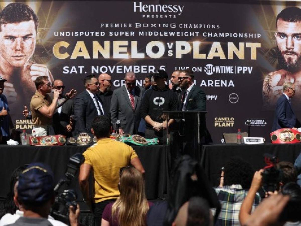 Plant y 'Canelo' Álvarez intercambian golpes previo a la pelea de noviembre