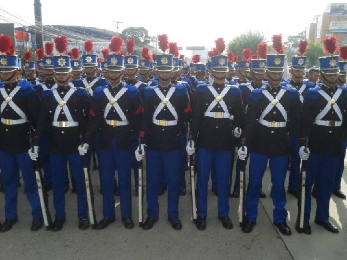 Desfile en homenaje a Francisco Morazán en el Día del Soldado