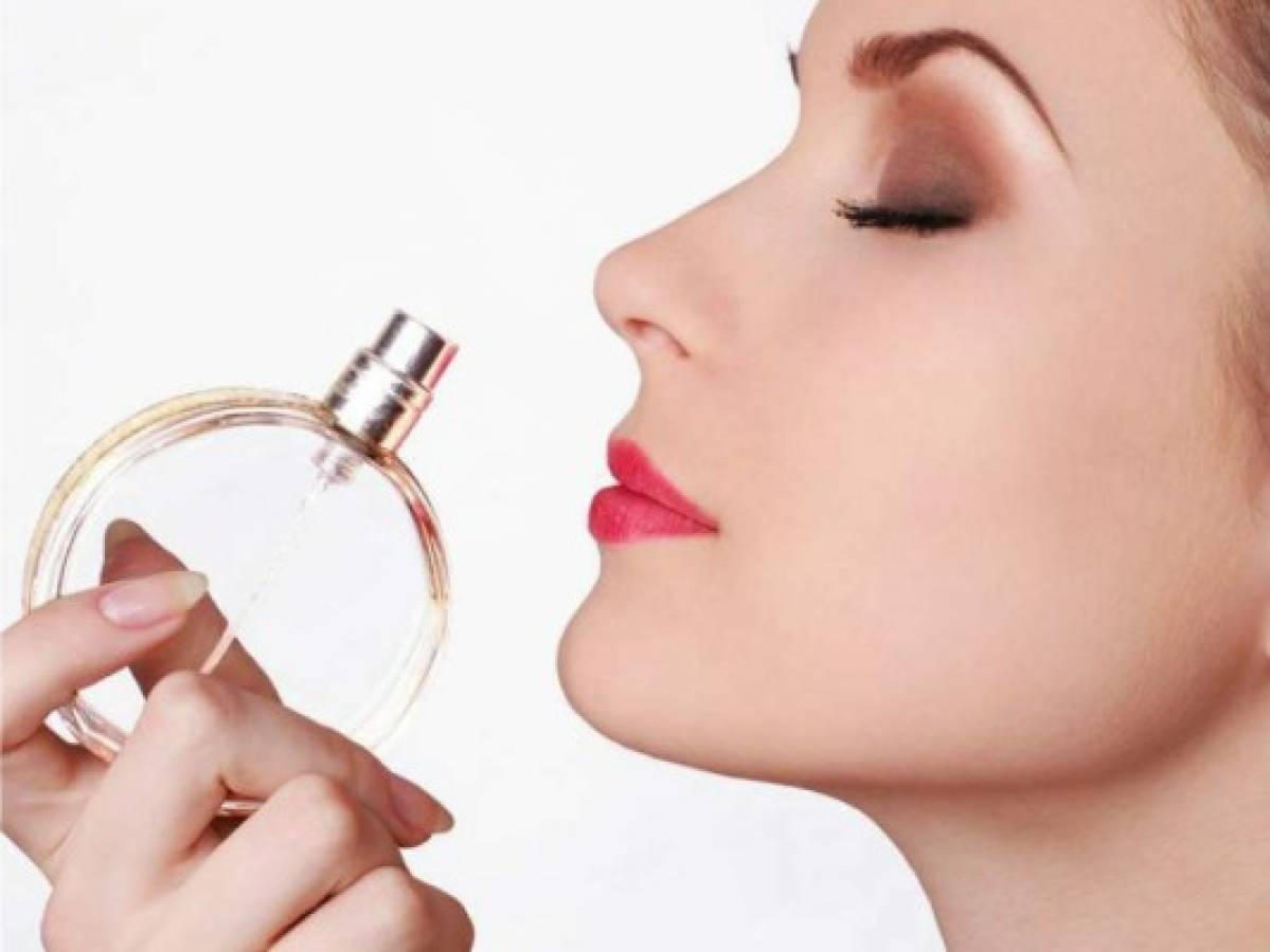 ¿Cómo y dónde aplicar el perfume para que dure más tiempo?