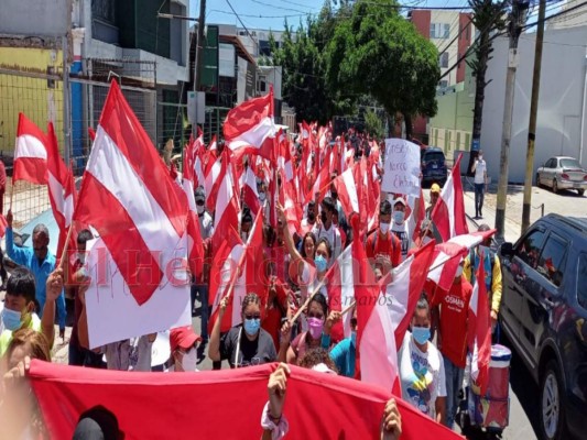 Liberales marchan para que el Consejo Nacional Electoral cuente voto por voto (Fotos)