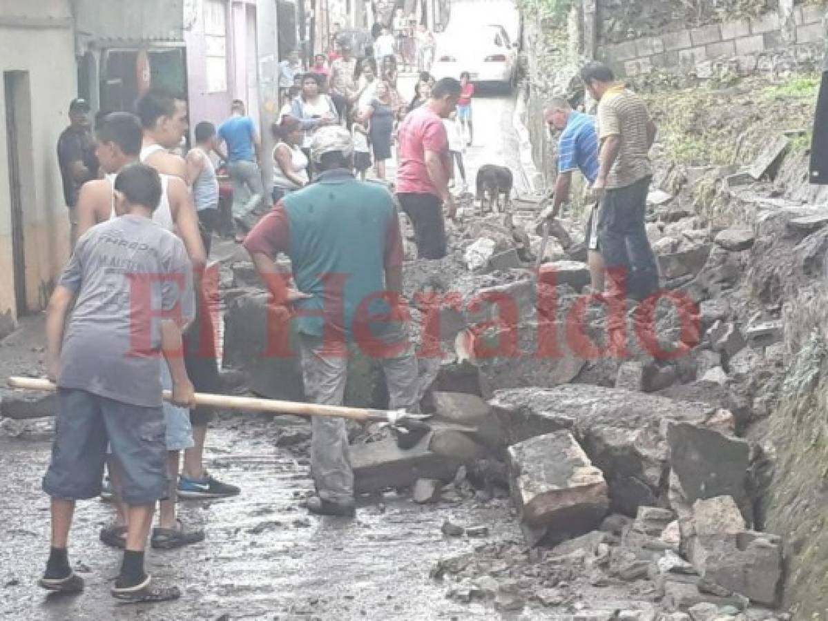 Muro colapsa tras fuertes lluvias en la capital de Honduras