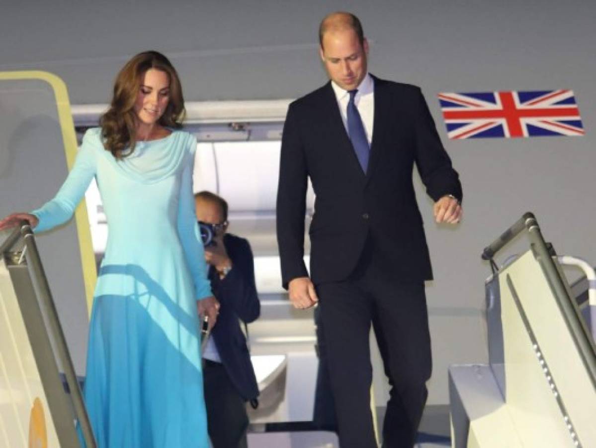 Príncipe William y Kate Middleton llegan a Pakistán en una gira 'compleja'