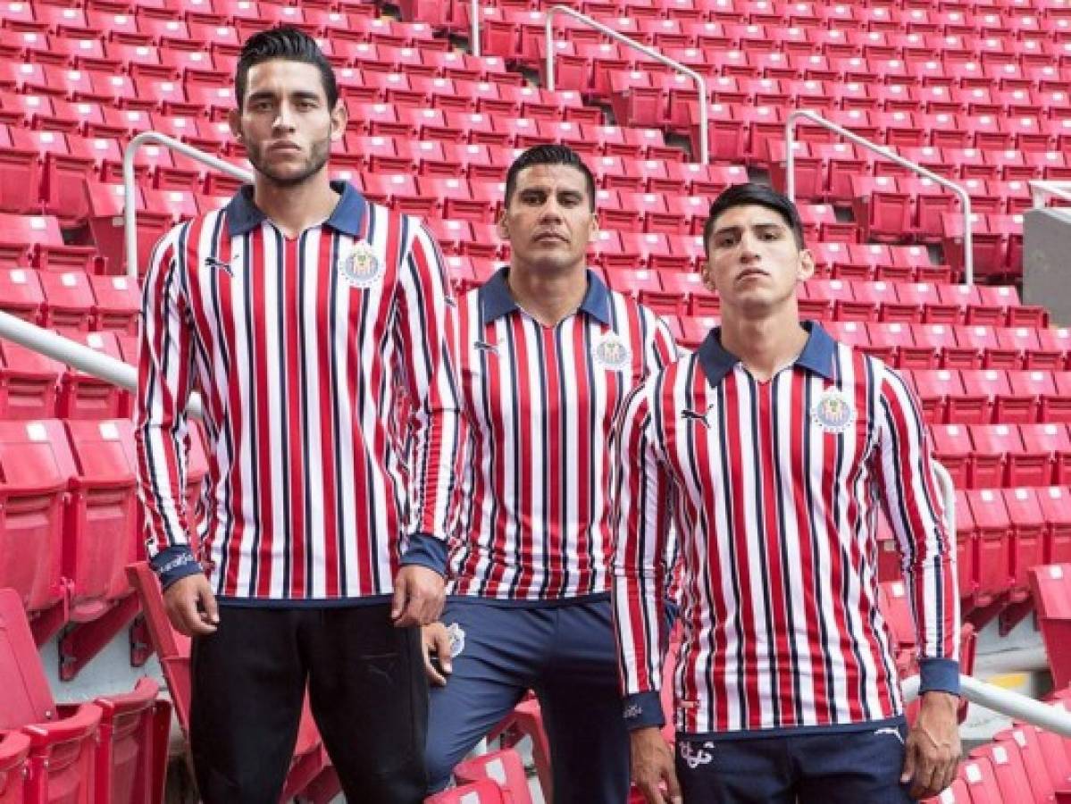 Chivas presenta camisa que usará en Mundial de Clubes