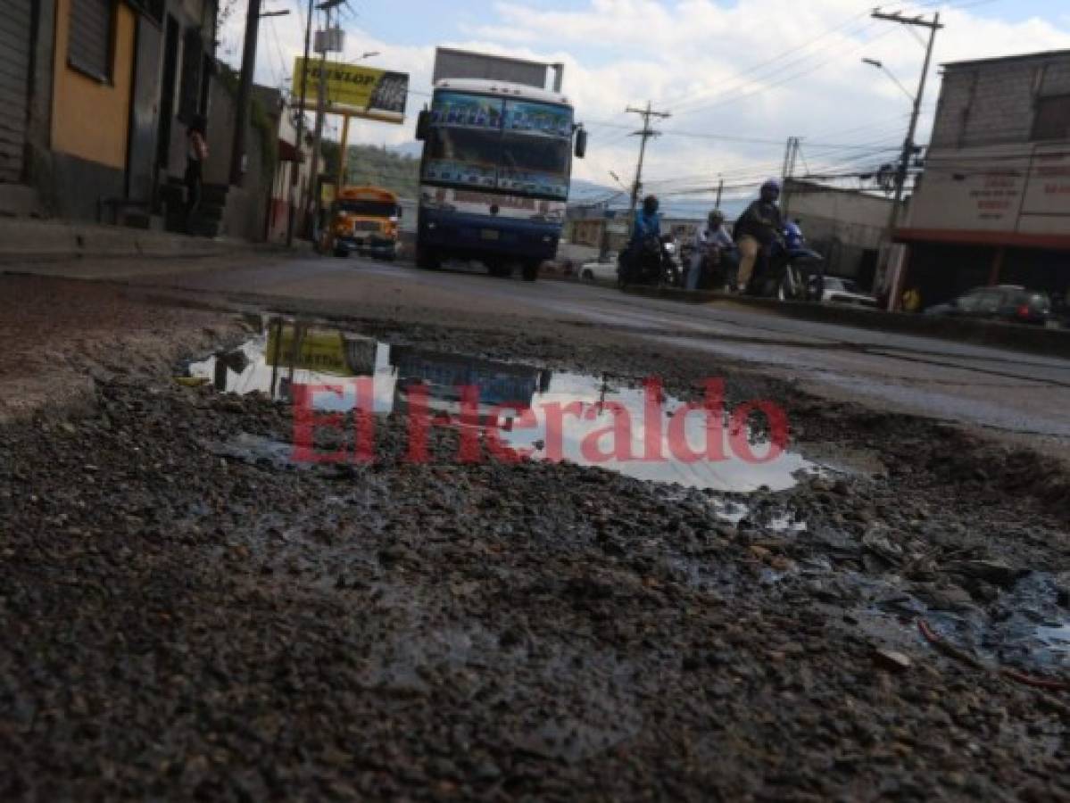 Adornado de baches permanece el bulevar del Norte de la capital de Honduras