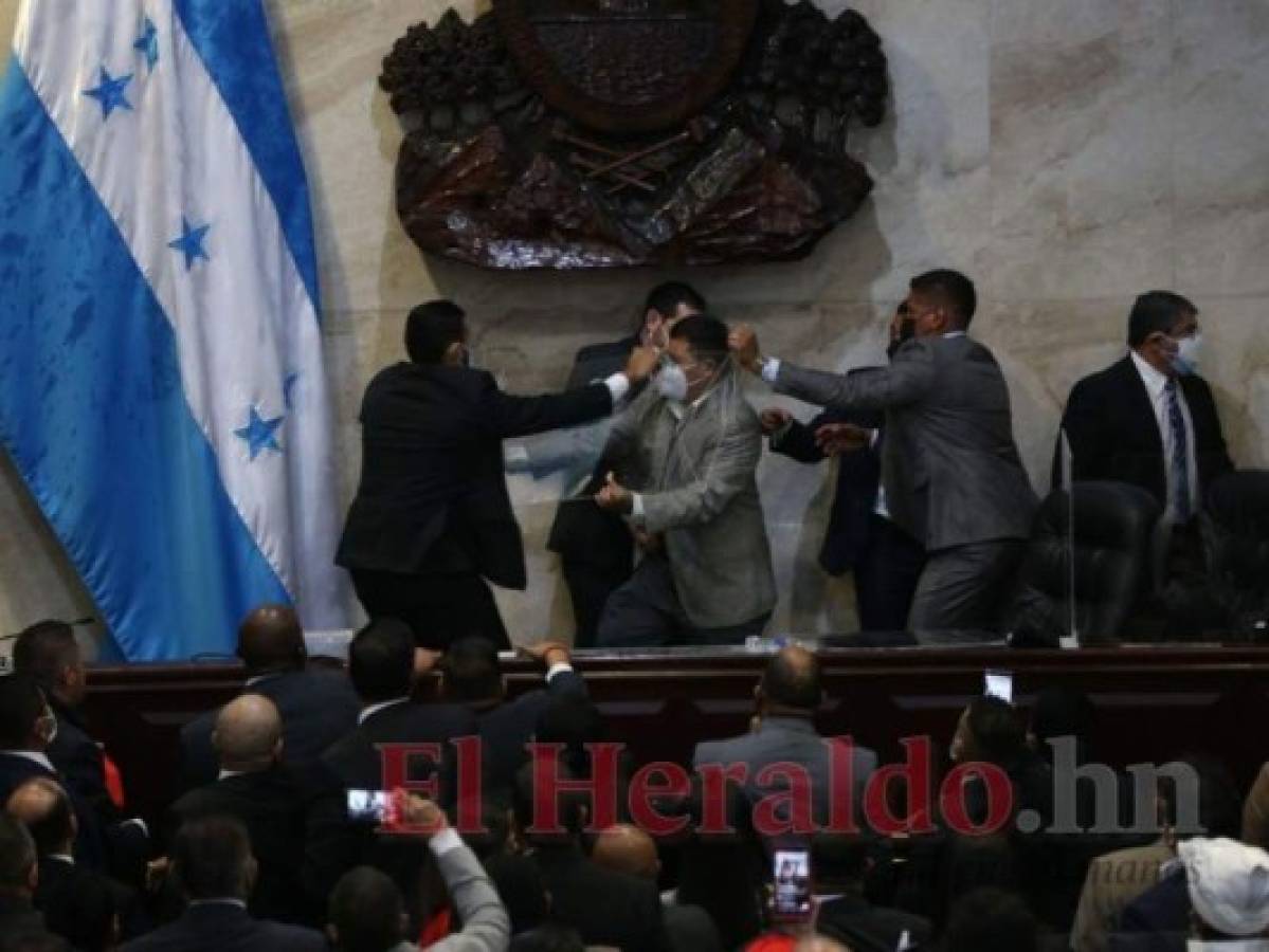 La primera sesión preparatoria del Congreso estuvo marcada por la violencia. Foto: El Heraldo