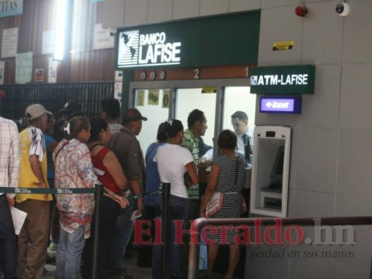 Bancos de Honduras limitarán el número de clientes por cajero