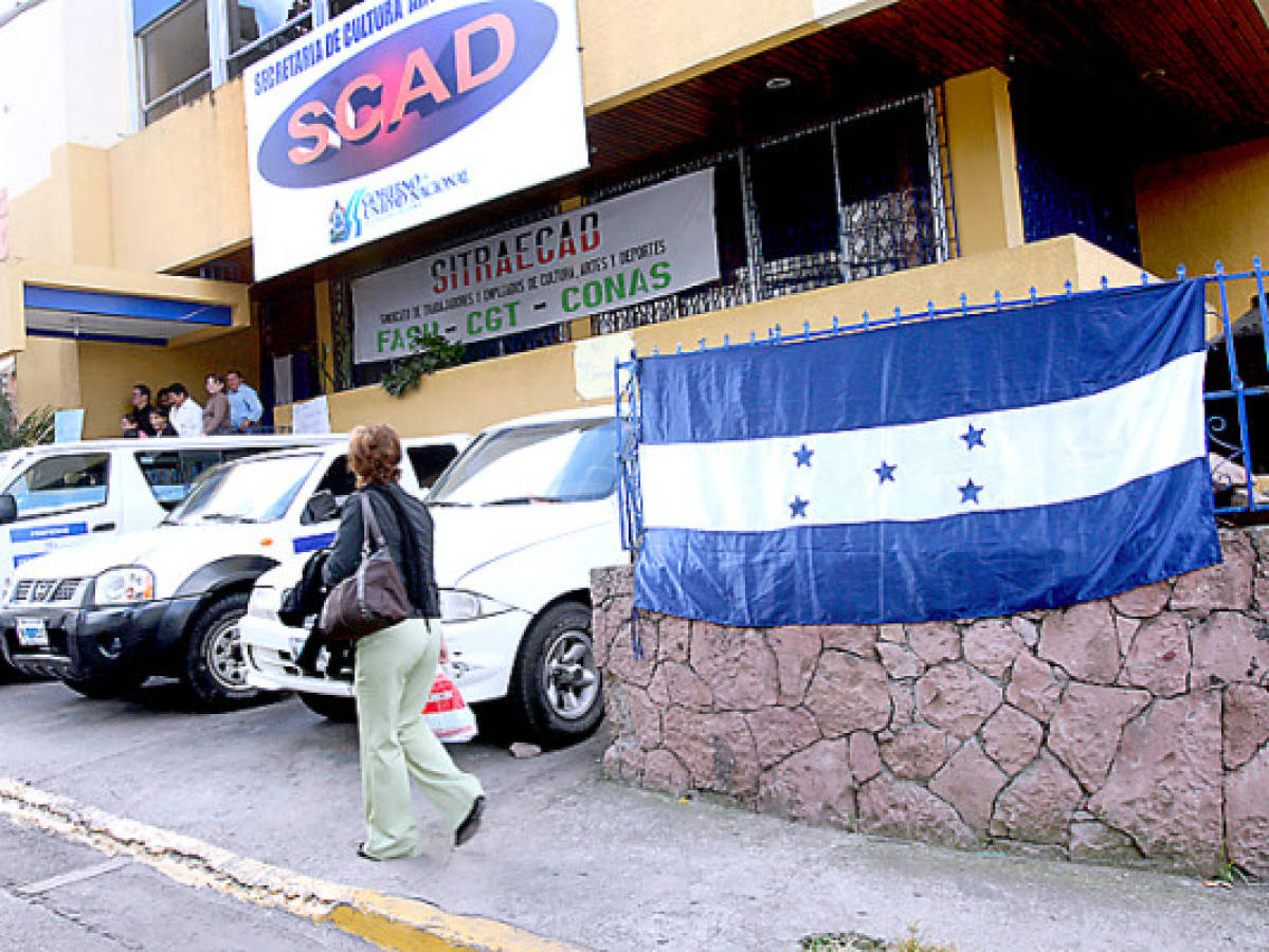 Sindicato exige salida de Bernard Martínez y Godofredo Fajardo