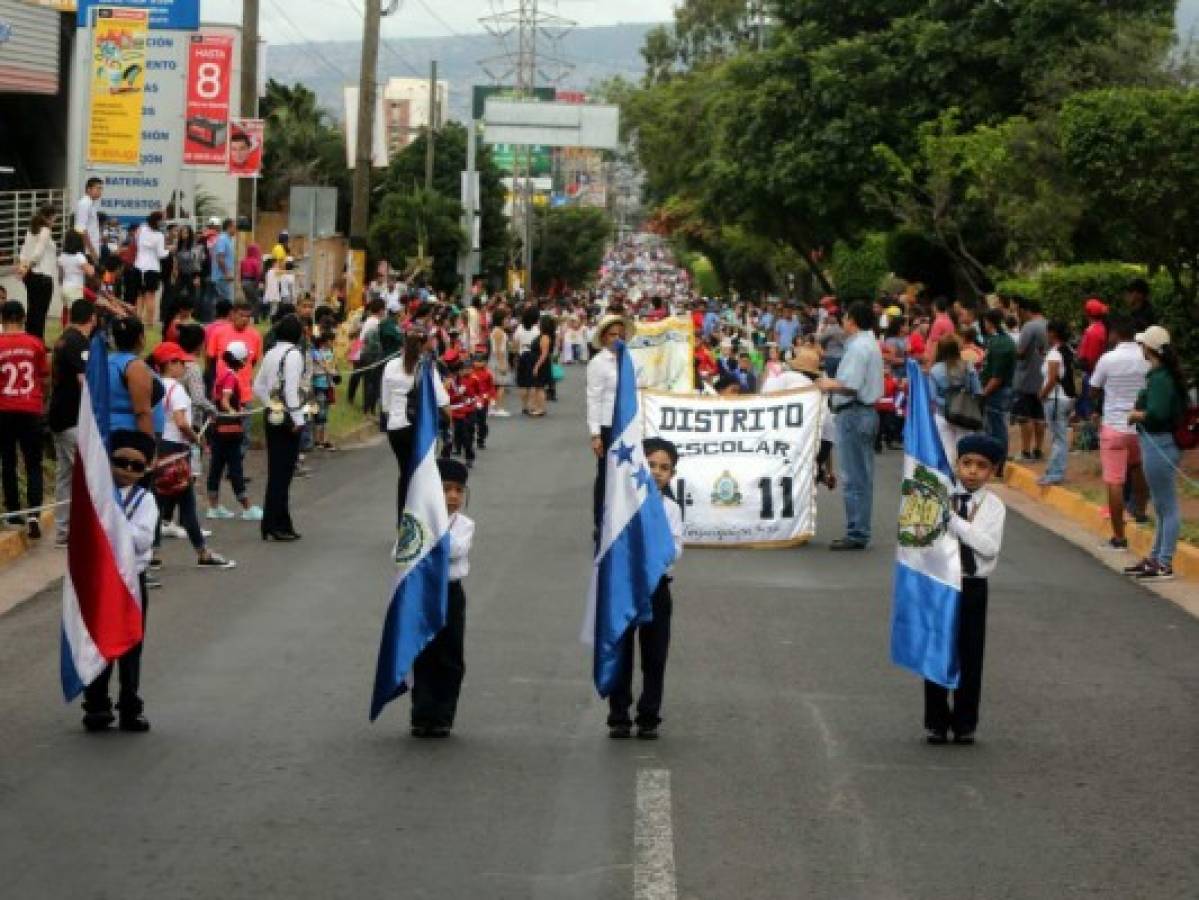 Pequeños resaltan los valores cívicos en desfile en la capital de Honduras