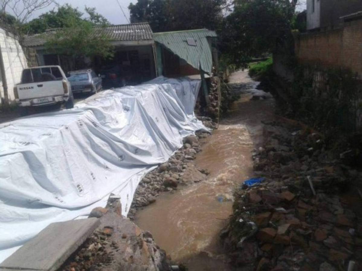 Tras tormenta varias casas peligran ser arrastradas en col. 15 de septiembre
