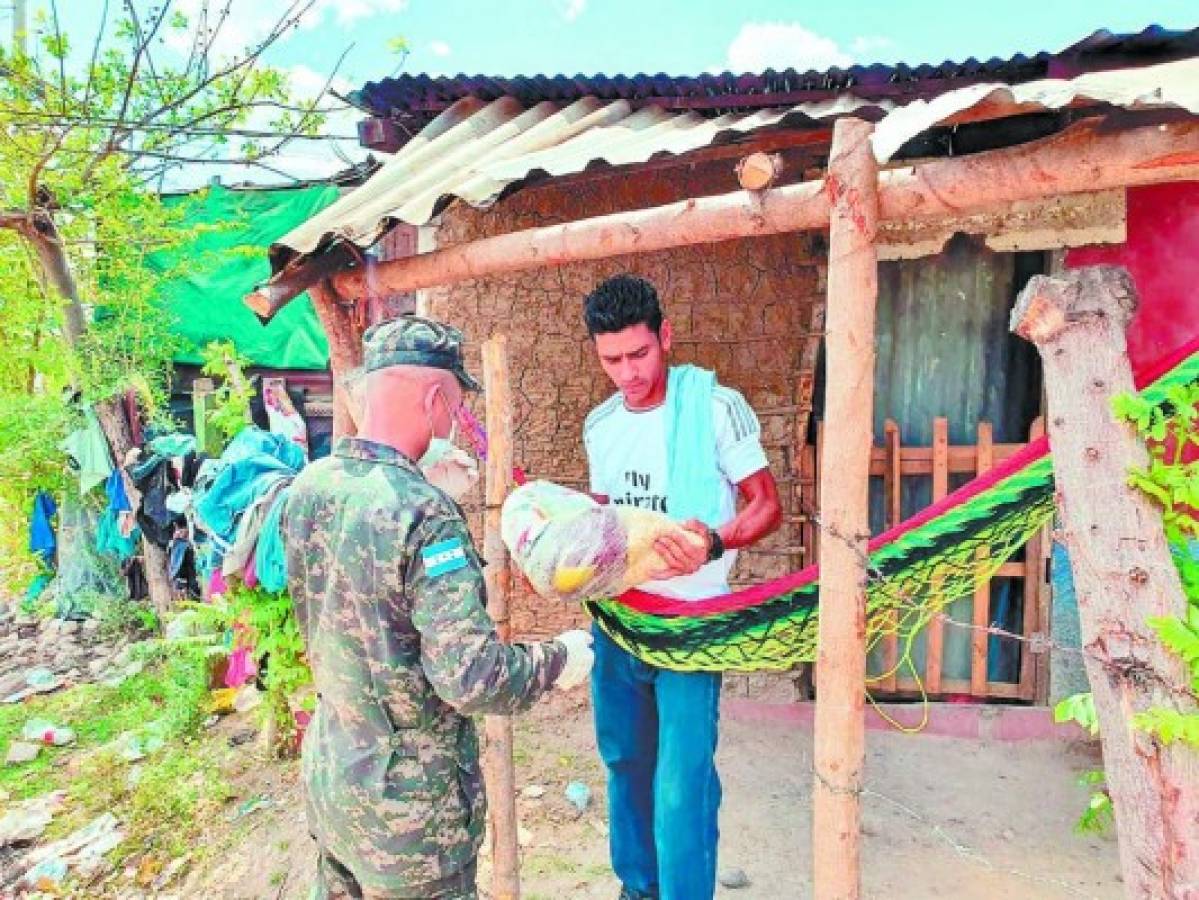 Llevan alimentos a 1,500 familias afectadas por el toque de queda