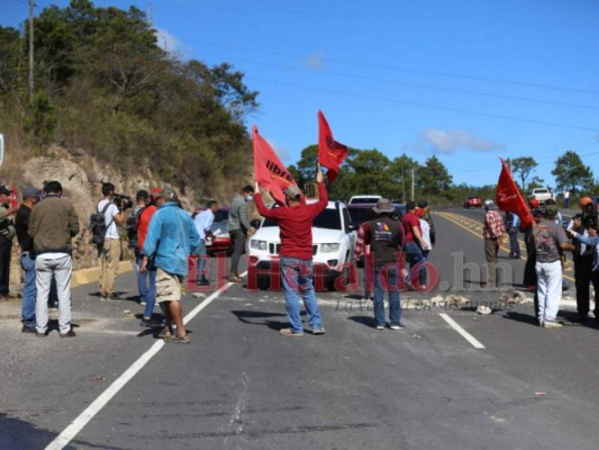 Simpatizantes de Libre protestan en Zambrano tras juramentación de nueva junta directiva del CN  