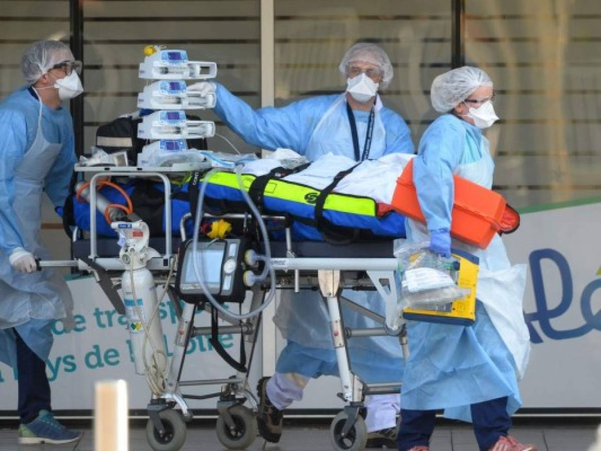 Hospitales de Londres reciben un 'tsunami continuo' de enfermos por Covid-19