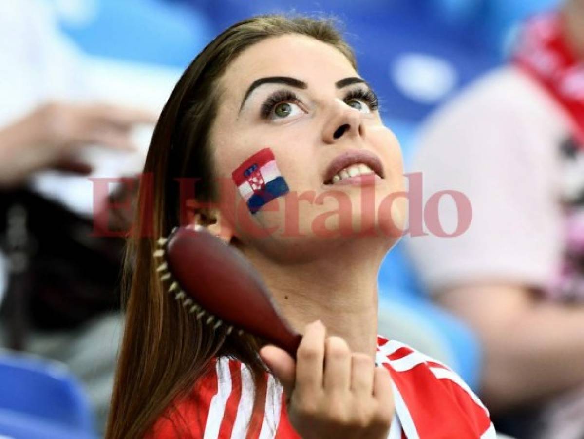 Las bellas mujeres que disfrutan del Mundial ante Croacia vs Dinamarca