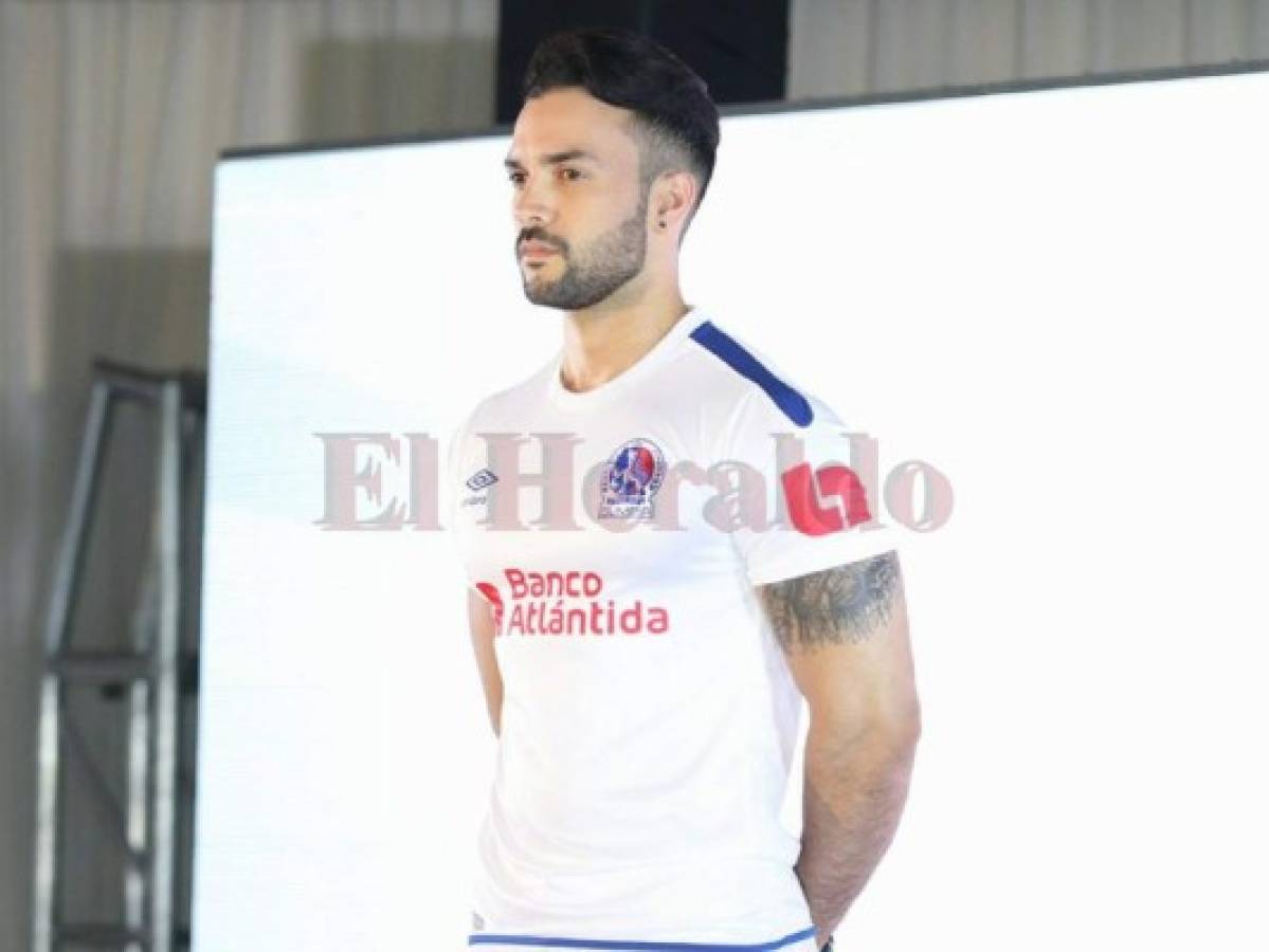 Olimpia presenta su nueva camisa Umbro