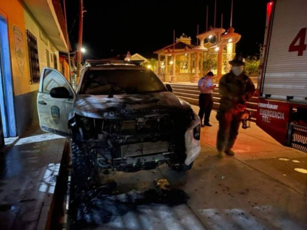 Se incendia patrulla policial en San Sebastián, Comayagua