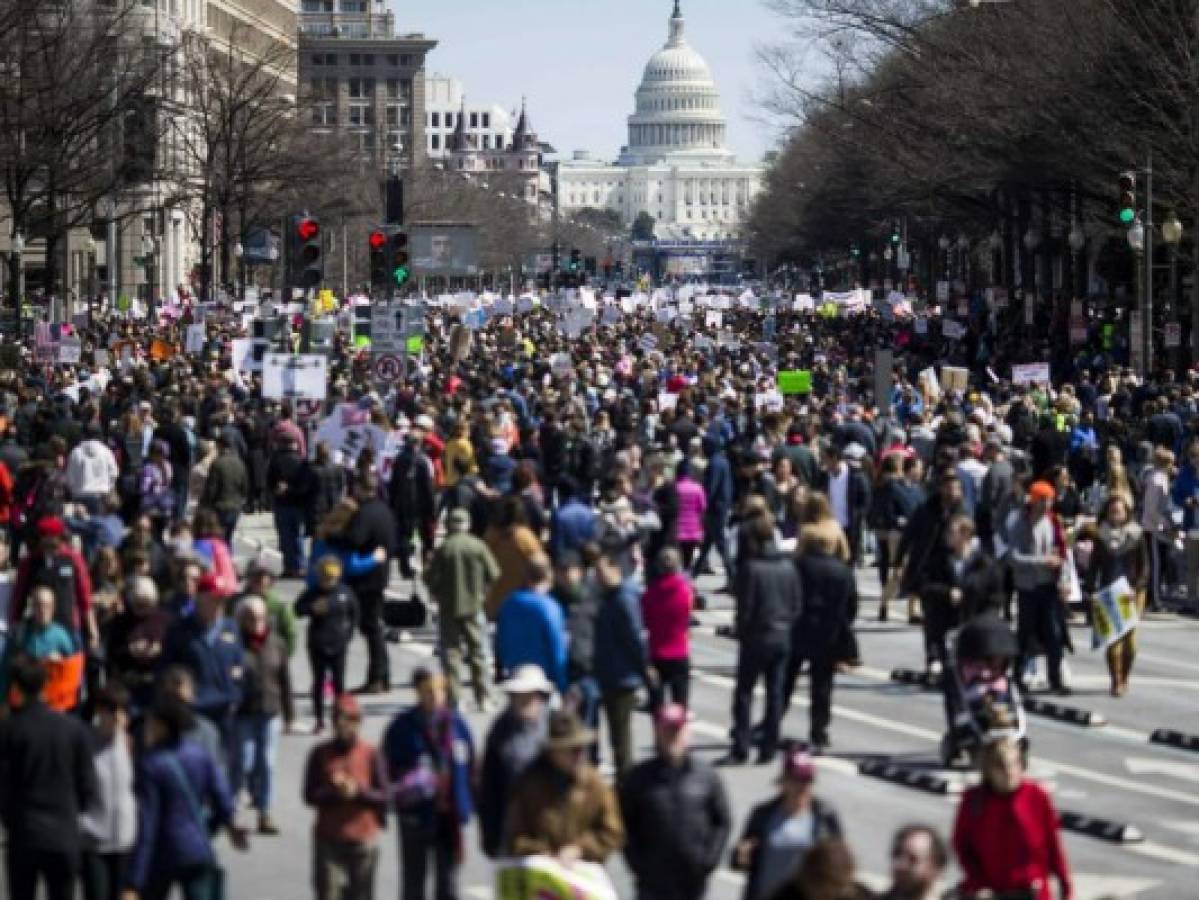 Multitudes toman calles de Estados Unidos contra el libre acceso a las armas de fuego